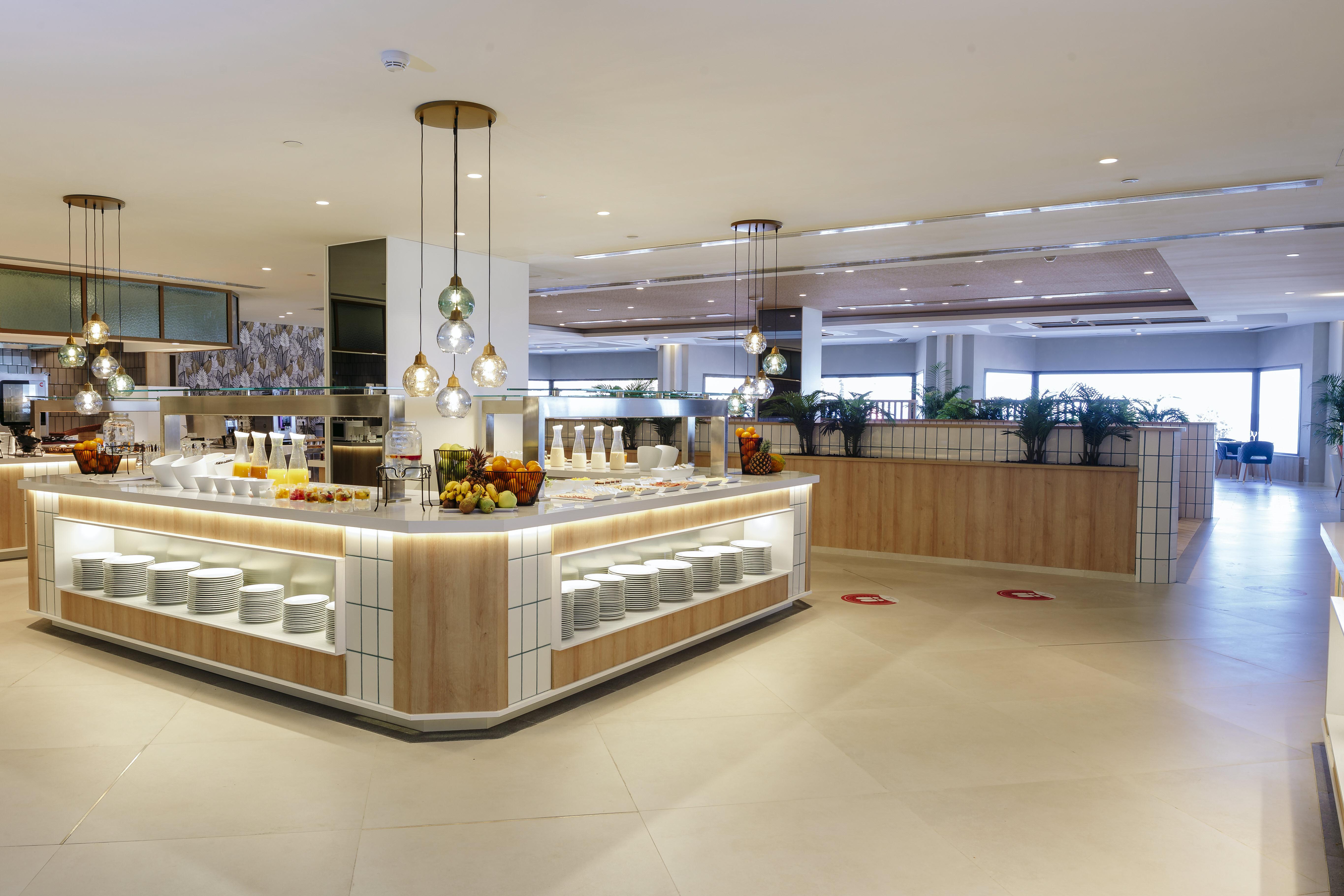 Hotel Cristina By Tigotan Las Palmas - Adults Only Exterior foto The new lounge at London Heathrow Airport